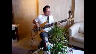 Lalo Carrillo fretless bass solo grabando en Pig Sound Studios