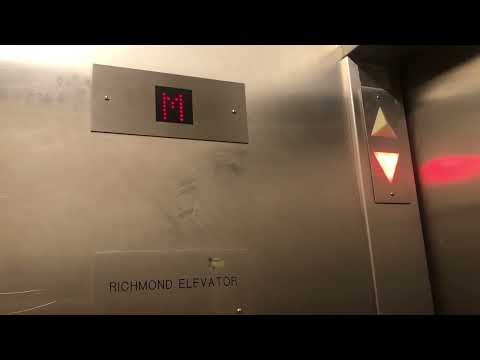 2004 Richmond Hydraulic Elevator at Safeway (Burnaby Heights) in Burnaby BC