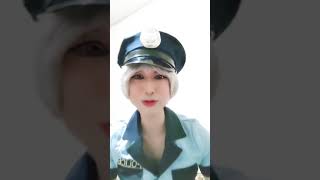 ミニスカポリスコスで婦警さん気分