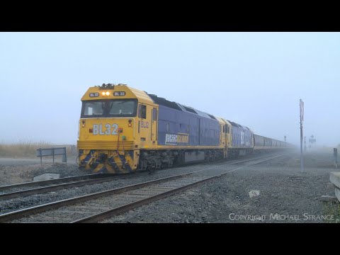 7732V Pacific National Grain Train In Fog (10/2/2023) - PoathTV Australian Railways