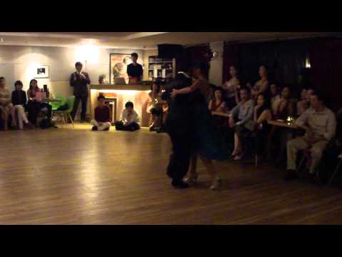  Roxana Suarez  and  Sebastian Achaval  are  dancing  to  the  tango  "  Llorar Por Una Mujer  "