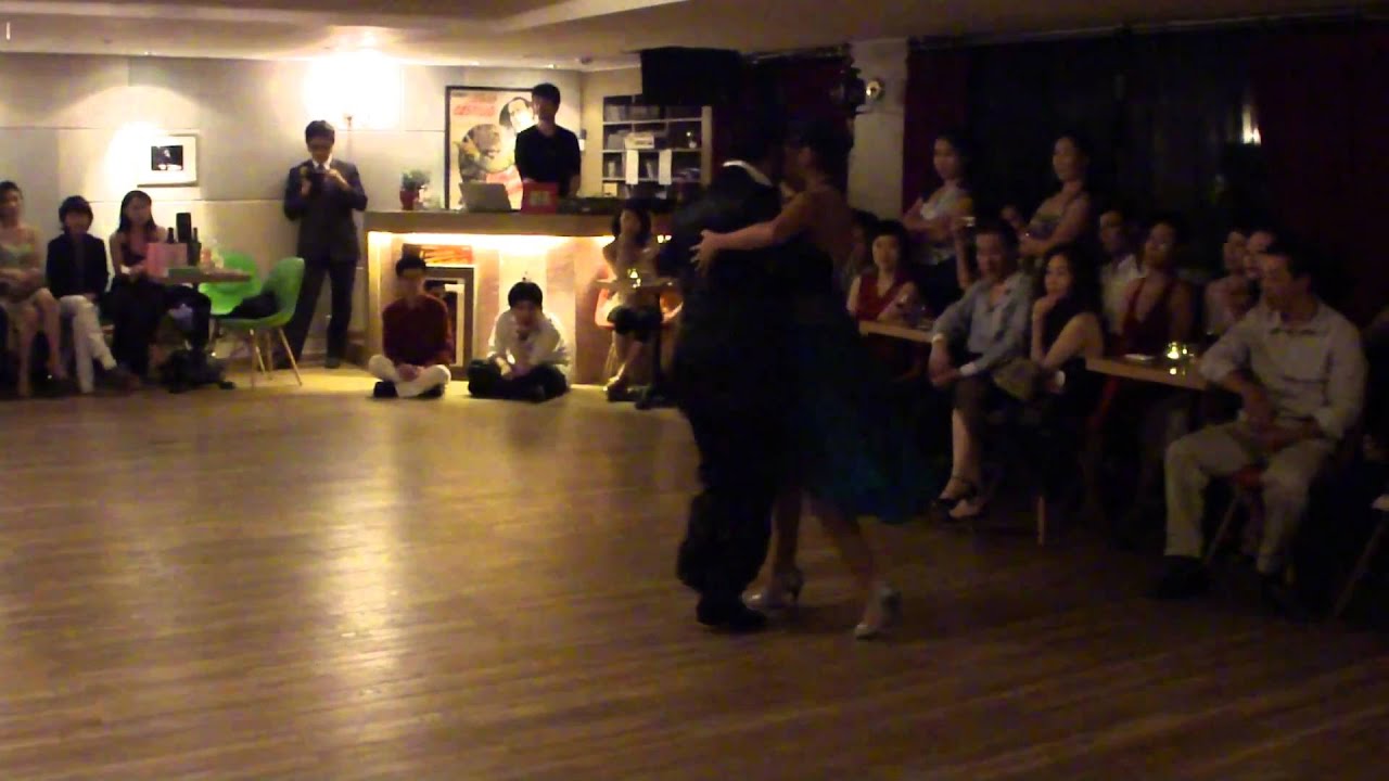 Roxana Suarez & Sebastian Achaval ~~~ Tango salon.