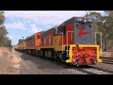 Australian EMD Diesel Locomotives T342 & S302 With Rail Reclamation Train (20/3/2010) - PoathTV