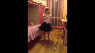 REBECCA CANTA E BALLA LO STELLIERE