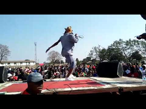 kapfupi Yut live on stage (mwana  waKapfupi Fred manjalima) (2)