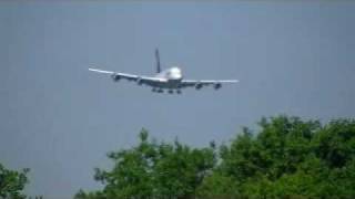 preview picture of video 'Lufthansa A380 Hannover Langenhagen HAJ 03.06.2010 Landung'