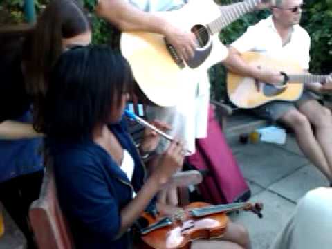 Sunny folk session at the Three Tuns