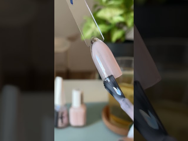 Vídeo relacionado con Essie Esmalte de Uñas, Acabado Semitransparente Brillante e Intenso de hasta 7 días de duración, Tono 6 Ballet Slippers, 13.5 ml