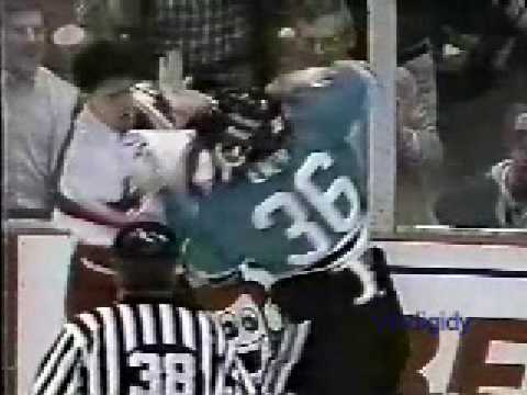 Todd Ewen vs Jamie Pushor