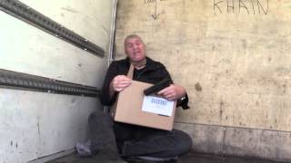 MAN WEARING LADIES PANTYHOSE!! ( Man caught on camera)