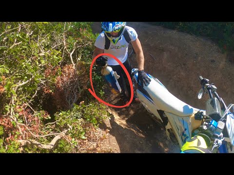 First day of NON ENDURO… Josemi loses his bike's exhaust 🥴