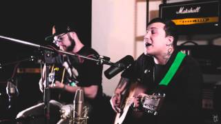 BLUNT TV: Frank Iero – “She&#39;s The Prettiest Girl At The Party...” (Acoustic)
