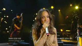 Bài hát You're My World - Nghệ sĩ trình bày Emilia