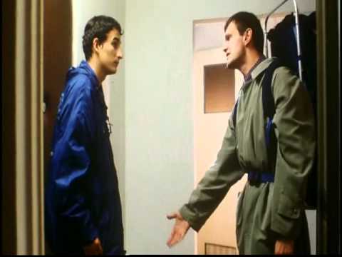 Ajlawju - rozwiazywanie butow.