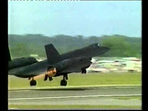 SR 71 Blackbird / Light aircraft  take off. Compare and contrast