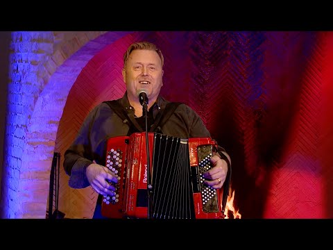 Mathias Kalvatsvik minikonsert Brosundet hotell Ålesund