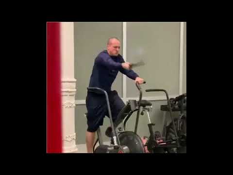 Waiting for Bannerlord at the gym like...