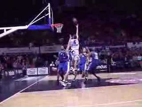 36 24-11-07 BCO-Bree - Hodge tikt de bal buiten, maar nee; g