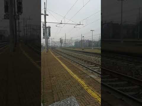 Sosta a Milano Lambrate per la E652 009 e il suo merci!!!!