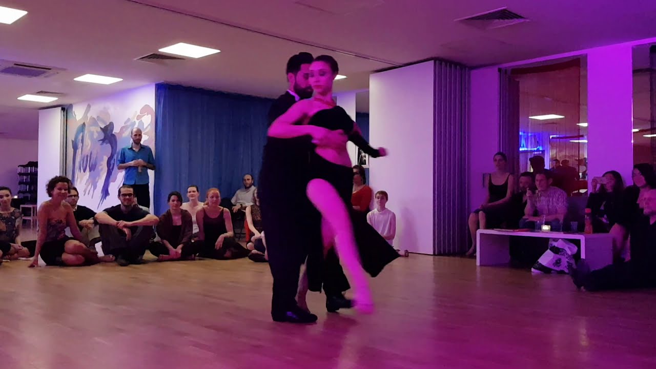 Jose Fernandez & Martina Waldman - London, Milonga Negracha 2019 1/4