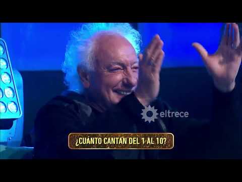 ¡Diego Maradona llegó al estudio y Coppola salió a abrazarlo!