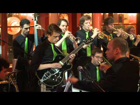 Utrechtse Studenten Bigband - Gonna Fly Now