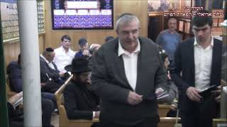 שירת הבקשות בבהכ''נ חסד ורחמים עם המוסיקאי משה חבושה מברכין חודש ניסן תשפ''ג - התמונה מוצגת ישירות מתוך אתר האינטרנט יוטיוב. זכויות היוצרים בתמונה שייכות ליוצרה. קישור קרדיט למקור התוכן נמצא בתוך דף הסרטון
