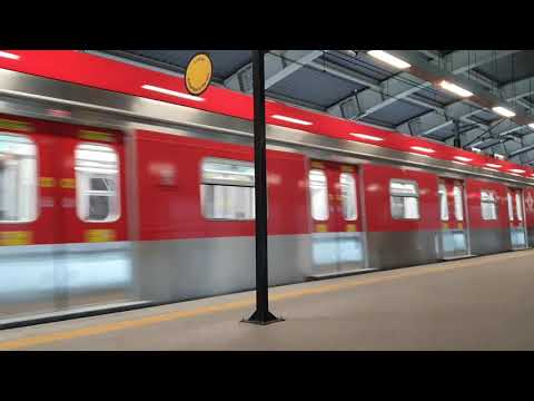 Série 2500 (U524) chegando na estação Guarulhos Cecap