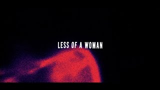 Kadr z teledysku Less of a woman tekst piosenki Zoe Wees