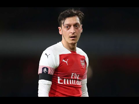 Martin Keown wants a resolution to Mesut Ozil's 'embarrassing' Arsenal situation