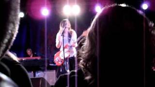 KT Tunstall Seattle Nov 2 2010 - Difficulty