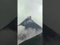 VIRAL DETIK DETIK PETIR MENYAMBAR GUNUNG MELETUS
