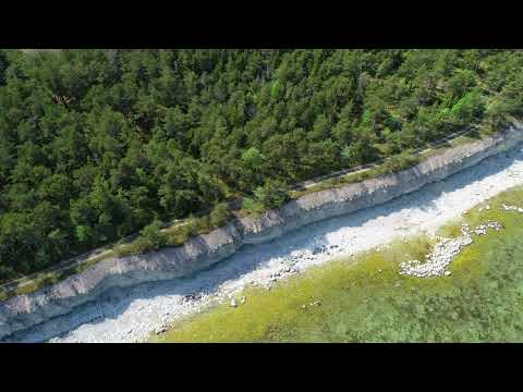 Maakodu looduskauni Suuriku Panga lähistel Saaremaal 4K droonivideo
