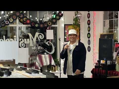 El Guanaco performing live at Musicology Co