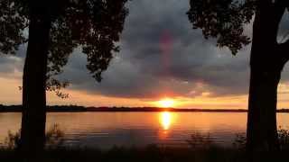 preview picture of video 'Sunset at Medicine Lake (time lapse)'