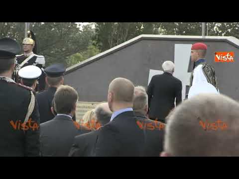 Il Presidente greco si inchina al memoriale della brigata Aqui a Cefalonia