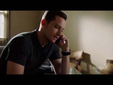 Jay can't find Hailey and thinks she's still going through with the Op I Chicago P.D 5.18