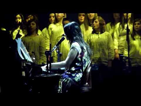 Elisa - Qualcosa che non c'è (Udine 4 apr 2011)