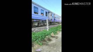 preview picture of video 'केराकत टू जौनपुर पैसेंजर ट्रेन का नजारा'