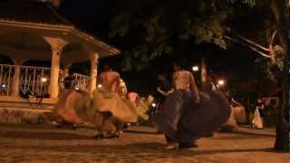 Смотреть онлайн Мексиканские парные танцы, Канкун