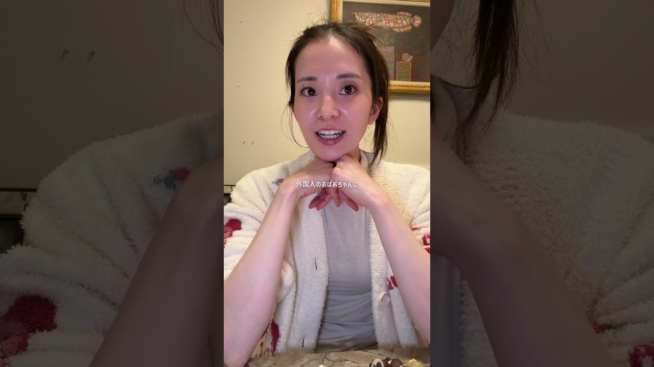 (0:38~) 英語話せないから伝えたいこと伝えられなかったし、せっかくやりたいガチャがあったのに分からず回せず諦めて帰っていく姿を見て、ずっと後悔した🥺😭　こういう経験ありますか？