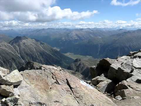 3)  Piz Ot m.3246 panorama dalla croce di vetta del Piz Ot m.3246.AVI