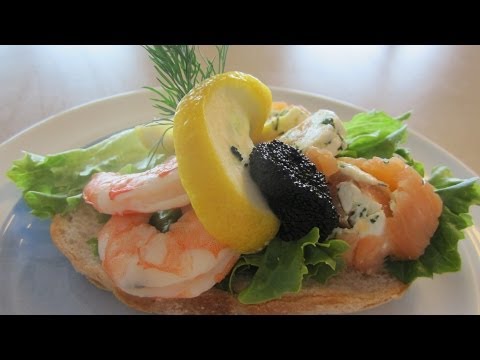 SMØRBRØD Norwegian Smoked Salmon, Shrimp & Caviar Open-Faced Sandwich - Røkt Laks, Reker og Kaviar