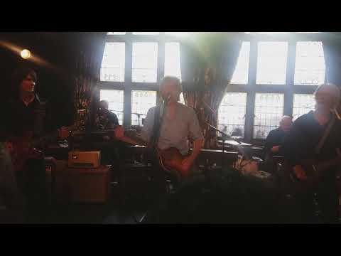Come On To Me by Paul McCartney at the Philarmonic Pub in Liverpool. Original video. 9th June 2018