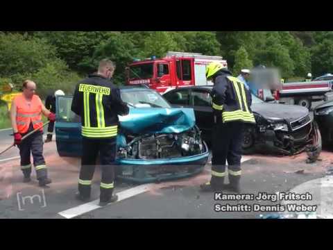 Zwei Schwerverletzte nach Crash bei Ballersbach