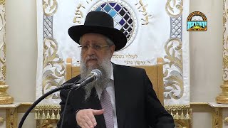 הרב דוד יוסף – הדלקת נרות חנוכה על השולחן בבית למנהג הספרדים | מנהג מרן זצ"ל