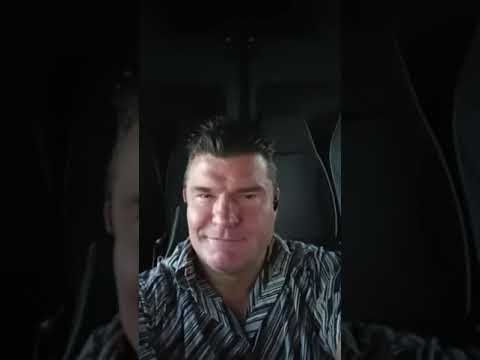 Marcin Paruwa - Roztańczony Marcin w drodze do pracy