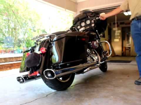 Vance And Hines Dresser Duals Monster Ovals on 2011 Harley Davidson Street Glide flhx