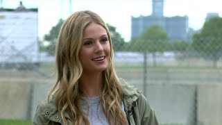 Actress Rebecca Dalton prepares for husband to race in Detroit Grand Prix video