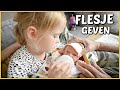 DE KiDS MOGEN DE BABY EEN FLESJE GEVEN ? ( kraamweek) | Bellinga Vlog #2147